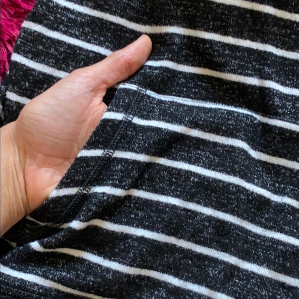 AEO NWOT crop plush black & white striped hoodie - Picture 7 of 8